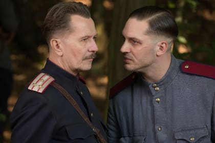 Gary Oldman y Tom Hardy en El niño 44 (Foto: IMDb)