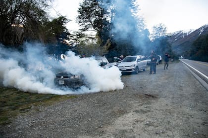 Gas lacrimógeno sobre un auto