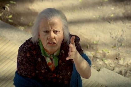 Gasalla, como Mamá Cora, en Esperando la carroza