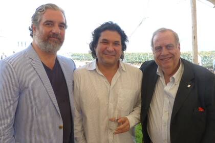 Gastón Acurio con amigos