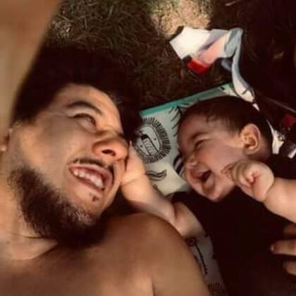 Gastón Alejandro Farías junto a su hijo