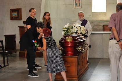 Gastón, el hijo de Pinky, agradeció los gestos de cariño hacia su madre este domingo en el cementerio de la Chacarita