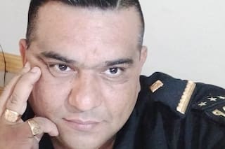 Preso VIP: investigan a un expolicía por festejar el cumpleaños de su esposa en la comisaría donde está detenido