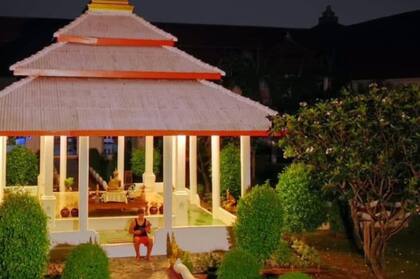 Gastón es también un amante de la música, una actividad que lo acompaña a diario en las calles tailandesas.