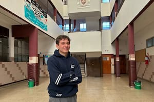 Gastón está en el último año de secundaria en el Instituto Santa Faz de Lanús