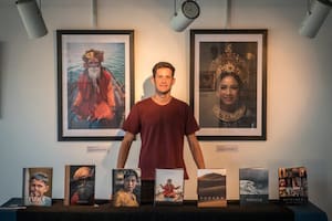 Gastón Fournier, además de viajar por el mundo desde hace varios años, publicó varios libros de fotografías