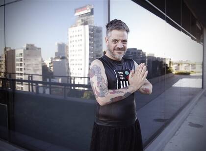 Gastón Gonçalves se pone pollera para dar forma a este personaje