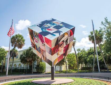 Gastón ingresó en el Ringling College of Art and Design.