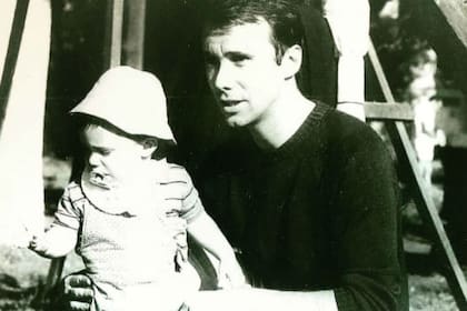 Gastón Portal y su padre Raúl, en su niñez