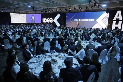 Gastón Remy, durante el discurso de apertura del Coloquio IDEA