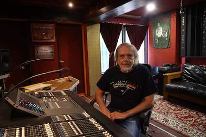 Gauvry, hoy: siempre firme con su viejo amor, la consola, en el nuevo estudio, Del Infiernito Records