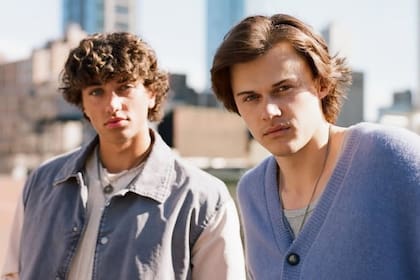 Gavin Casalegno y Christopher Briney, los protagonistas de El verano en el que me enamoré (Foto: Instagram/@chrisbrineyfan)