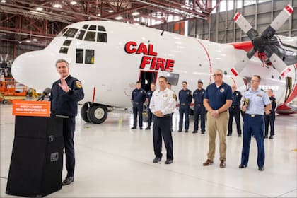 Gavin Newsom sostuvo que California es el primer estado del país en poseer, operar y desplegar aviones cisterna C-130H