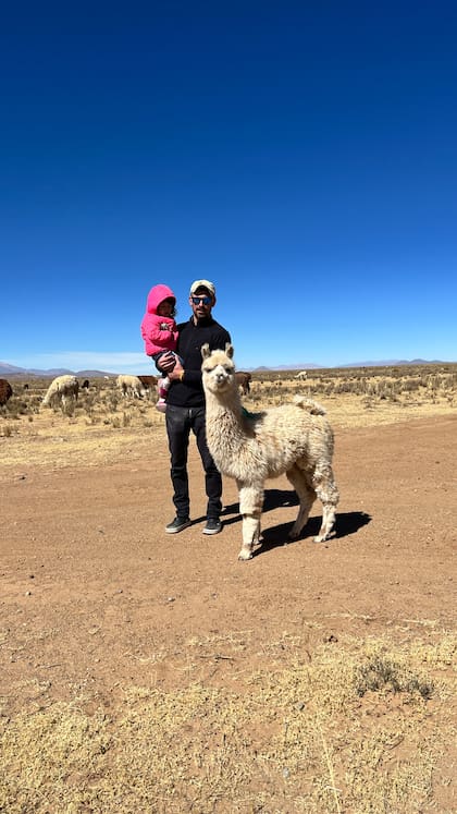 Gavito, Juana y una llama amiga.