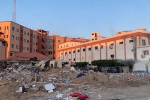 Israel asegura que son “infundadas” las acusaciones sobre fosas comunes en el Hospital Nasser de Gaza