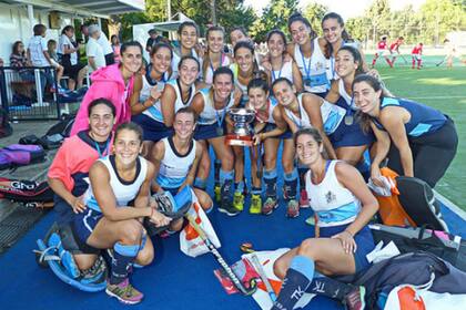 GEBA durante su festejo del título