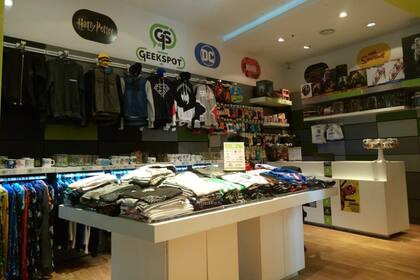 Geek Spot no solo ofrece ítems para estar muy cómodo, sino que además cuenta con las licencias de las series, películas y personajes más exitosos de la cultura popular, desde The Simpsons a Harry Potter y el universo Marvel