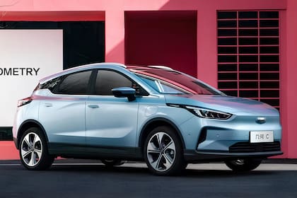 Geely Geometry C. Este EV compite directamente contra otro chino, el MG4