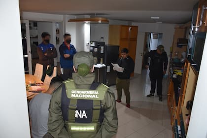 Gendarmería encabezó los allanamientos que derivaron de la investigación de un triple crimen