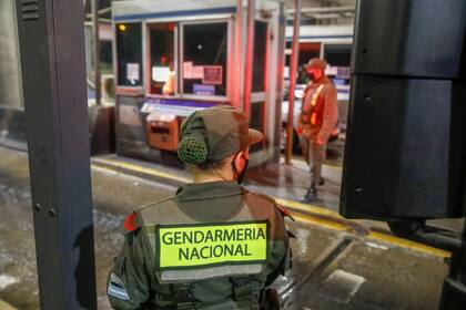 Gendarmería hará los controles en el peaje Ituzaingó (Acceso Oeste), el peaje Dock Sud (autopista Buenos Aires-La Plata) y el peaje de Pilar (autopista Panamericana)