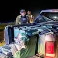 Abandonaron una camioneta con casi media tonelada de cocaína y huyeron a campo traviesa