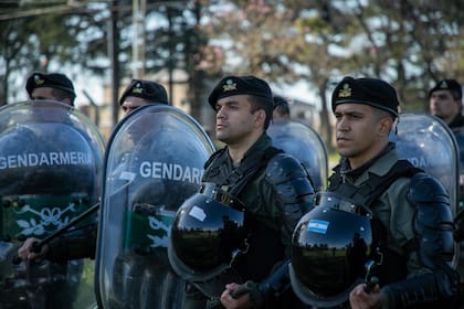 Gendarmes en la Base de Comando Unificado de fuerzas federales en La Matanza