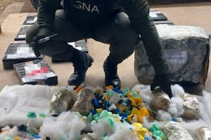Gendarmería incautó de una encomienda dos almohadas rellenas con cuatro kilos de marihuana