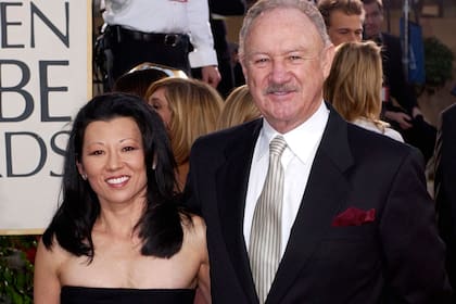 Gene Hackman junto a su esposa Betsy Arakawa