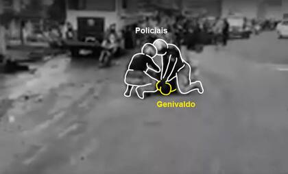 Genivaldo de Jesús Santana es inmovilizado y un agente de la PRF le pone la rodilla en el cuello