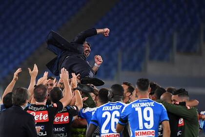 Gennaro Gattuso, entrenador de Napoli, en lo más alto de la noche de Roma