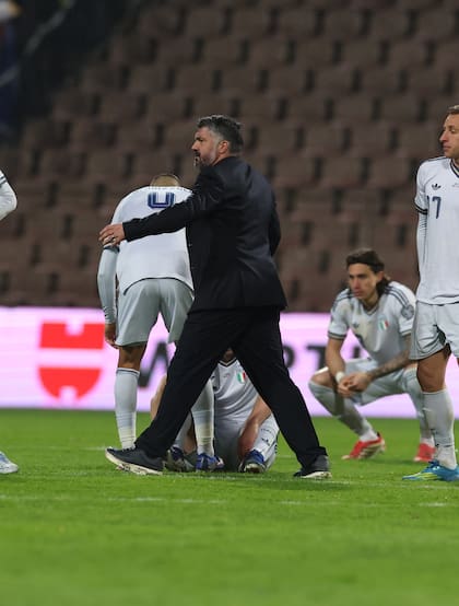 Gennaro Gattuso llegó con escasos antecedentes positivos como entrenador y la marejada de la eliminación también se lo llevó; renunció a dirigir la Azzurra.