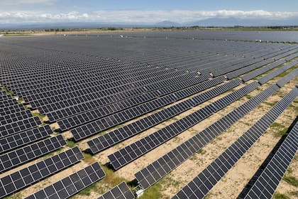 Genneia inauguró el Parque Solar Anchoris, su segundo desarrollo fotovoltaico en Mendoza y uno de los más relevantes de Cuyo, con una inversión total de US$160 millones