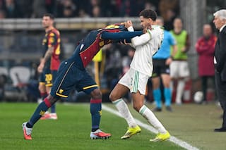 Genoa de De Rossi sorprende 2-1 a la Roma en la Serie A antes del derbi de Milán