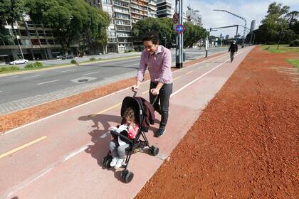 Ante la falta de definiciones, algunos porteños salieron a pasear con sus hijos