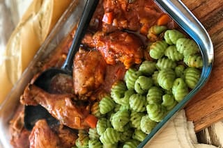 Ñoquis con estofado de pollo