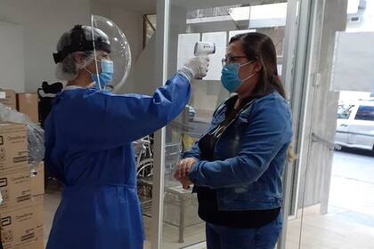 Las visitas en los geriátricos porteños tendrán que controlarse la temperatura antes de ingresar en los centros Gentileza Hogar Guadalupe