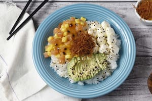 Ensalada tipo "Poke" de salmón ahumado