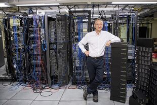 Geoffrey Hinton decidió dejar Google para poder hablar con libertad sobre los riesgos que entraña la IA