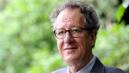 Geoffrey Rush interpretará a Albert Einstein en su edad madura en la serie Genius