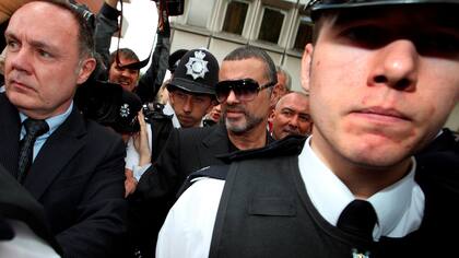 En 2010, George Michael ante la ley
