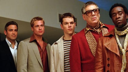 George Clooney, Brad Pitt, Matt Damon y Elliot Gould en el film de 2001