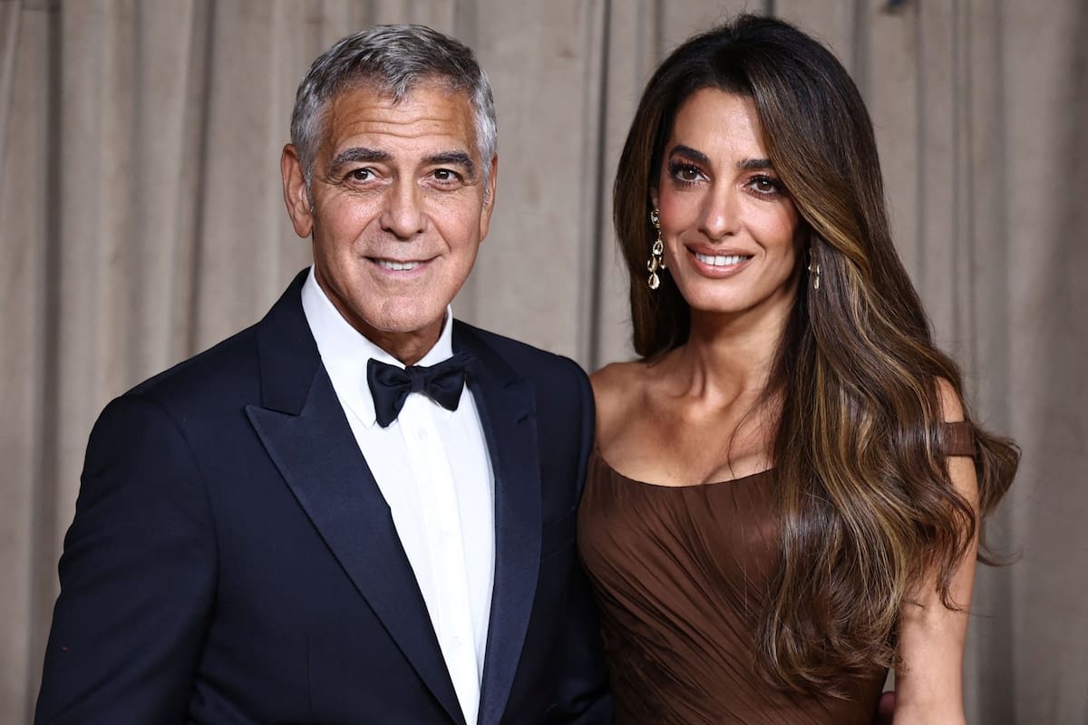 George Clooney e sua esposa Amal estão tentando proteger seus filhos de Hollywood e dos paparazzi George Clooney e sua esposa Amal estão tentando proteger seus filhos de Hollywood e dos paparazzi