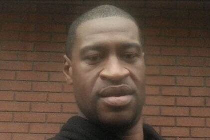 George Floyd fue agredido brutalmente por el expolicía Chauvin, que le aplastó el cuello con la rodilla durante casi nueve minutos hasta provocar su muerte