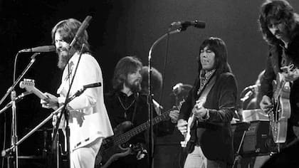 George Harrison, Klaus Voorman, Jim Horn y Eric Clapton en el concierto para Bangladesh en 1971.