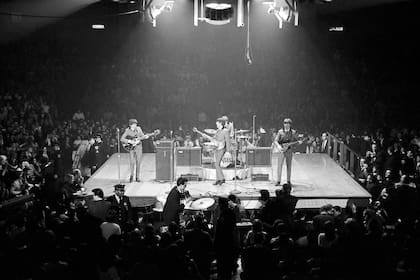 George Harrison, Paul McCartney, Ringo Starr y John Lennon, en la primera mitad de los años 60