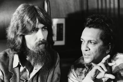 George Harrison y Ravi Shankar, en una de las escenas de la serie documental 1971, el año en que la música lo cambió todo