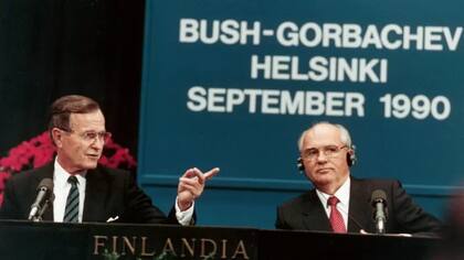 George H.W Bush y Mijail Gorbachov en 1990