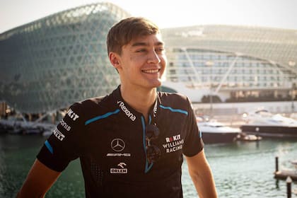 George Russell, un piloto por el que Mercedes invirtió desde 2017 y que sería el primer afectado de concretarse el arribo de Max Verstappen a la escudería de Brackley