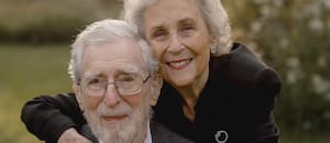 Tiene 102 años, vive en Nueva York, trabaja cuatro horas al día y encontró su pasión hace apenas una década