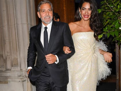 George y Amal Clooney en la premier de The Tender Bar, en Londres